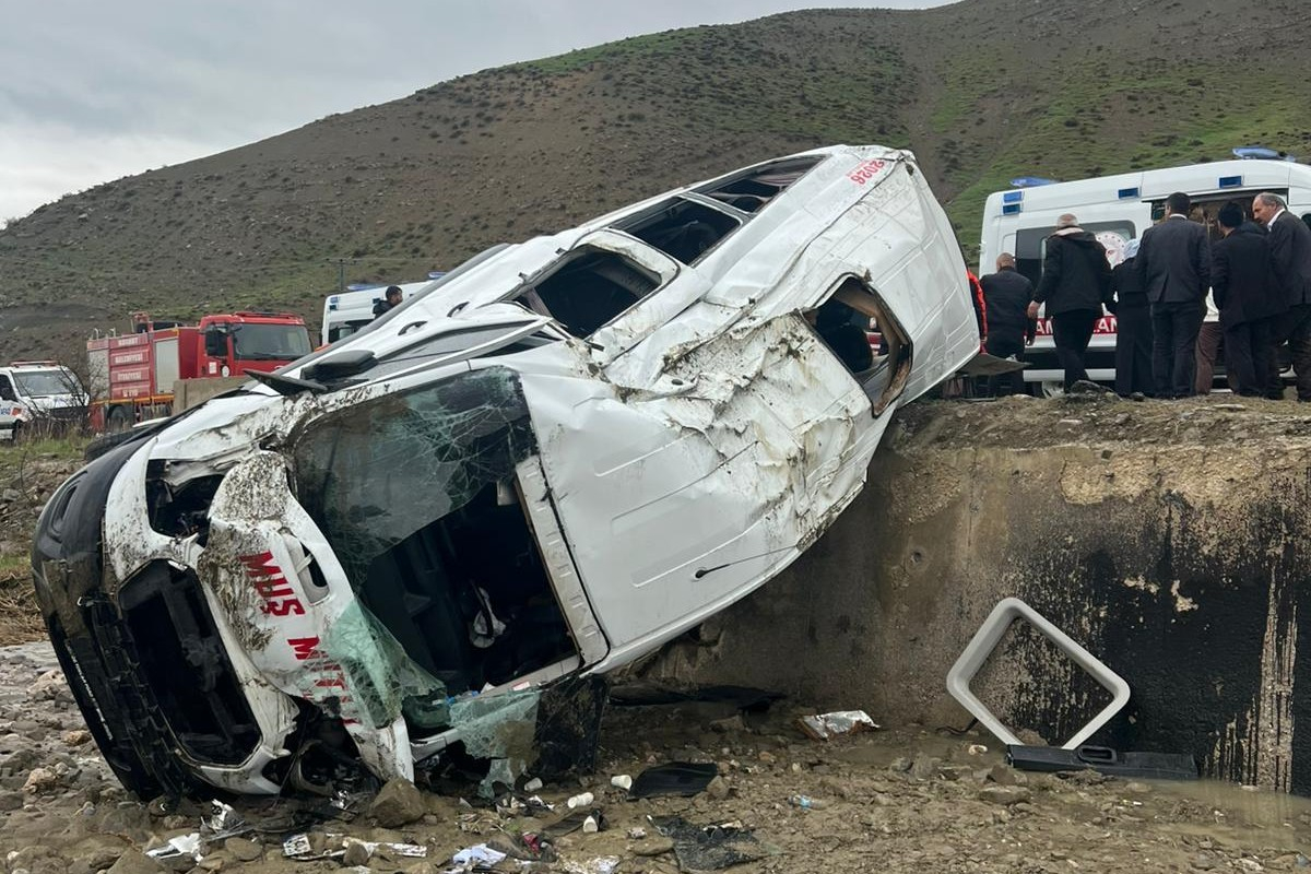 Muş'ta Can Pazarı: Minibüs Kazasında 16 Yaralı, Ulaşım Güvenliği Yine Gündemde