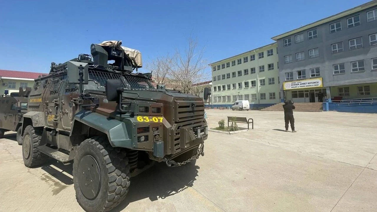 Okullarda Güvenlik Tedbirleri Artırıldı: Çözüm Güvenlik Mi, Temel Sorunlar Mı?