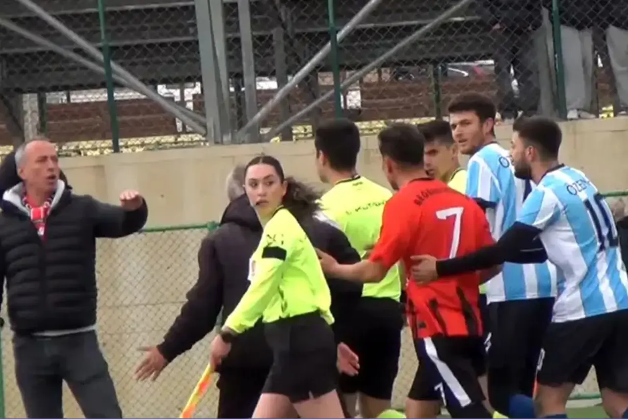 Amatör Ligde Şiddet: Hakeme Yumruk Atan Futbolcu Gözaltında, Adalet Nerede?