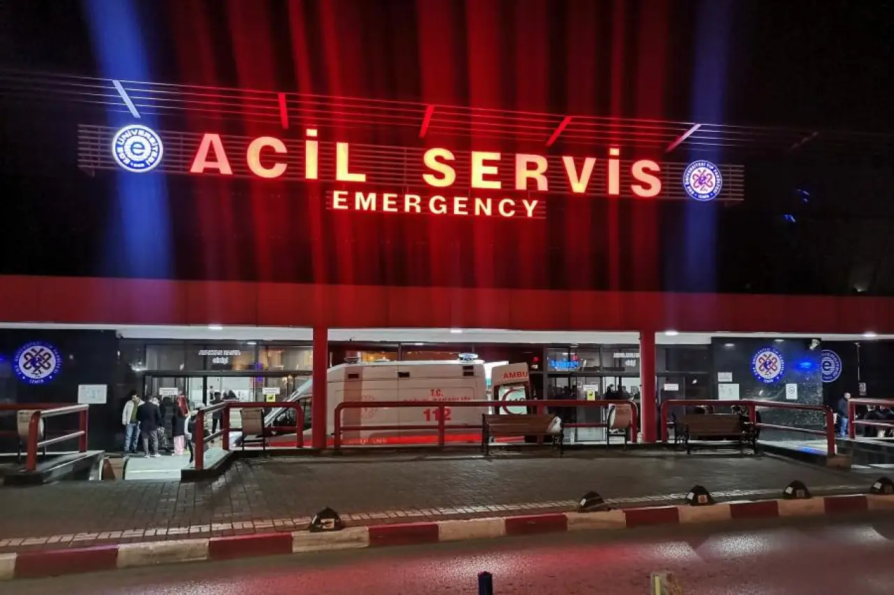 İzmir'de Parkta Dehşet: 2 Yaşındaki Samet'in Boğazına Bıçak Saplandı, Kamu Güvenliği Nerede?