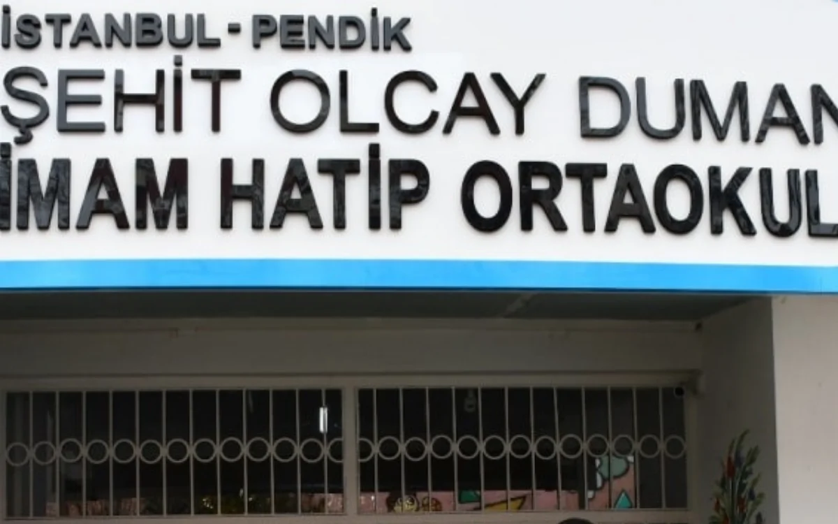 Pendik'te Okul Müdürü, Kitap Listesi Nedeniyle Açığa Alındı