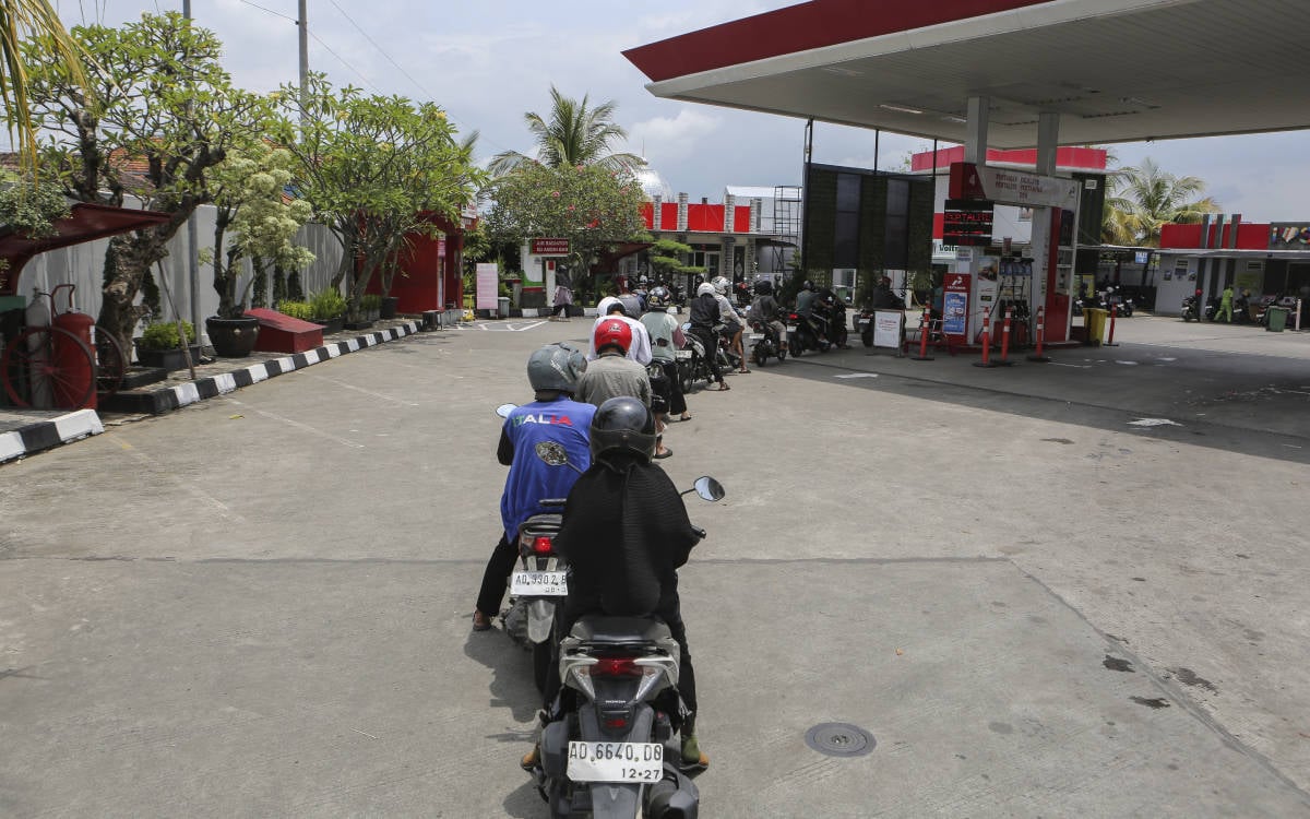 Küresel Akaryakıt Krizi Derinleşiyor: Savaşın Gölgesinde Halkın Çilesi Büyüyor