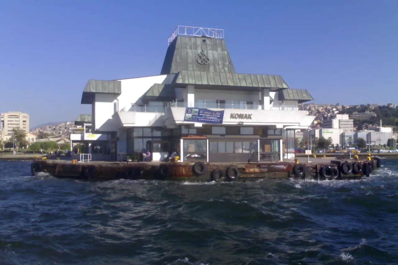 İzmir'in Kıyı Şeridi Ranta mı Açılıyor? İskelelerdeki İmar Değişiklikleri Tartışma Yarattı