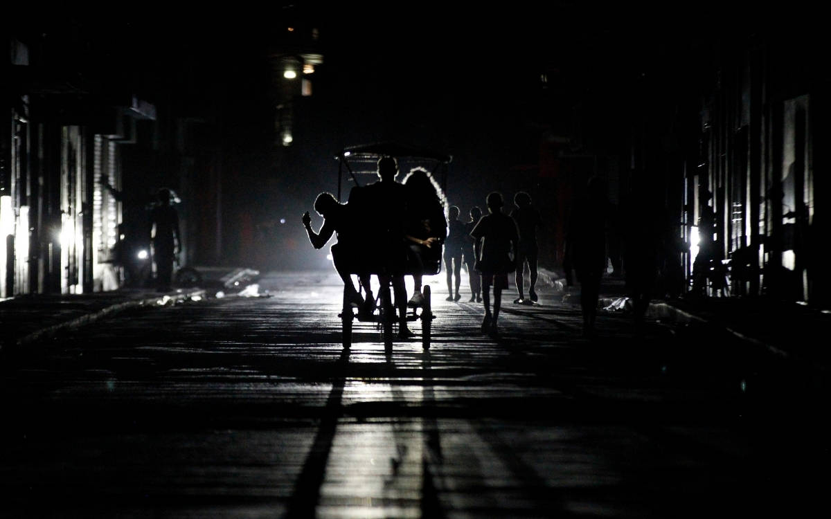 Küba'nın Petrol Çığlığı: Rusya Desteği Kuşatma Altındaki Halkın Nefes Borusu mu, Yeni Bağımlılık mı?