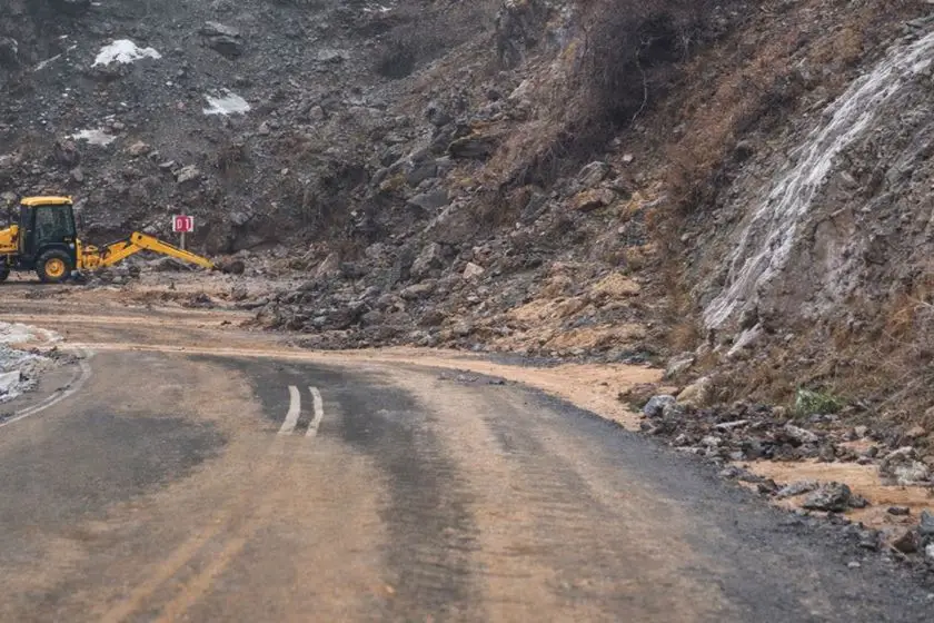 Derecik Halkının Hayat Damarı Tehlikede: Şemdinli Yolu Neden Yıllardır Bitmiyor?