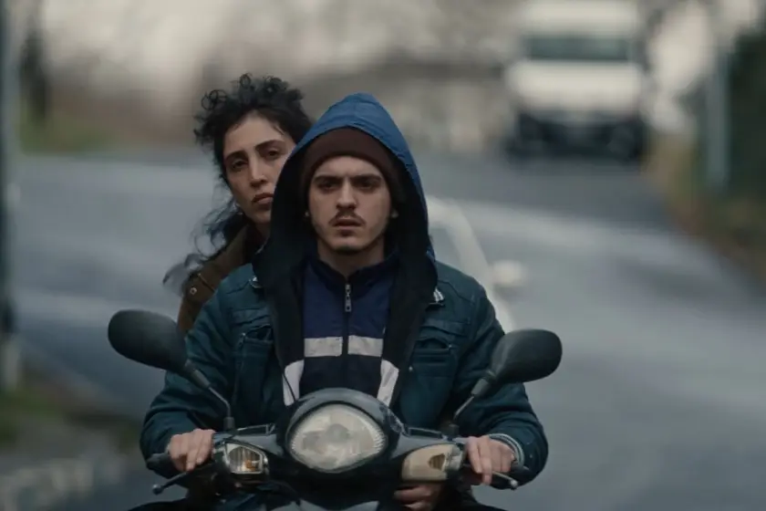 Sansüre Karşı Sanat: 'Taş ve Tüy' Uluslararası Arenada Ses Getiriyor!