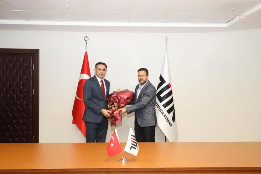 TÜİK'te Sandalyesiz Devir Teslim: Başkanlık Değişimi Ayakta Gerçekleşti