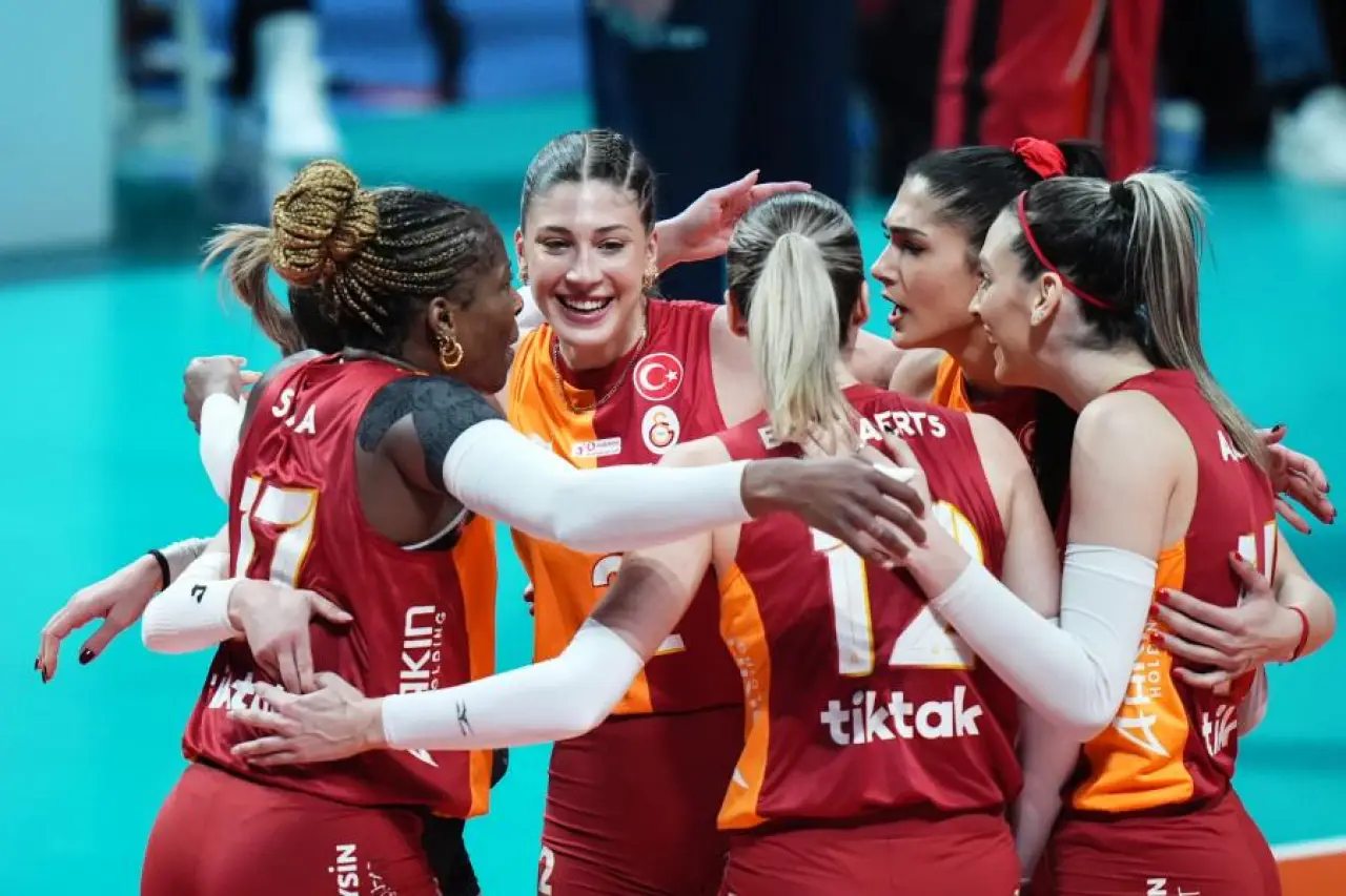 Voleybol Zaferi Gölgesinde Sporun Geleceği: Galatasaray'ın Kupası ve Altyapı Sorunları