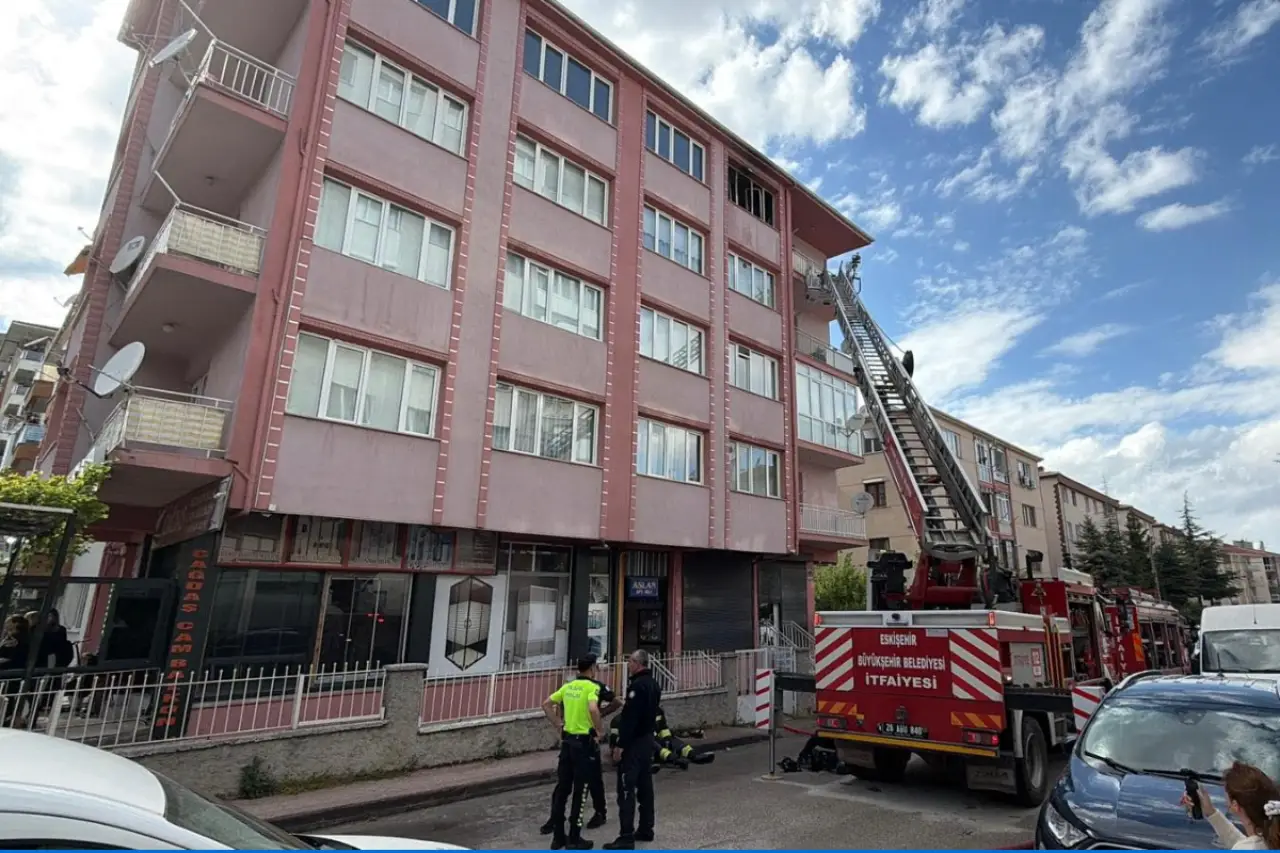 Eskişehir'de Yangın Dramı: Saniye Aksu Alevlerin Arasından Ağır Yaralı Kurtarıldı