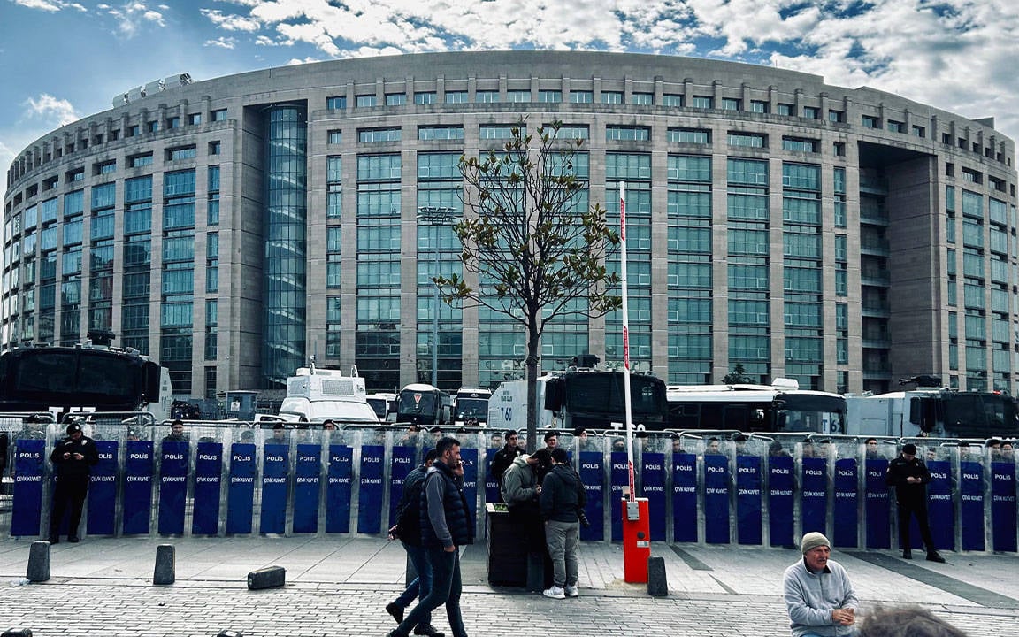 Türkiye'de Her Beş Kişiden Biri Şüpheli: Yargı Sistemi Çökmek Üzere mi?