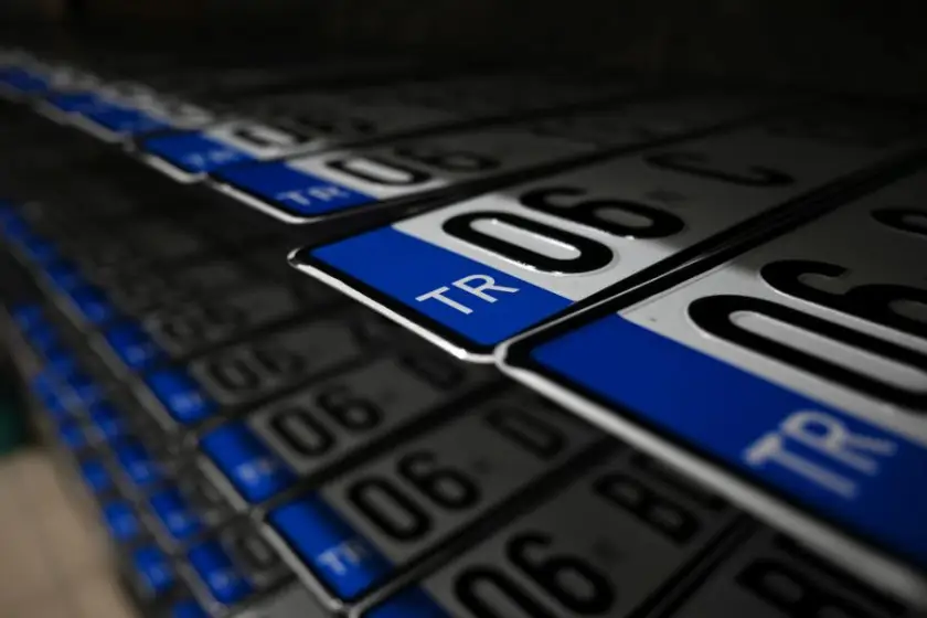 Devletin Hatalı Plaka Dayatması: Vatandaşa 'Ücretsiz' Külfet Mi?