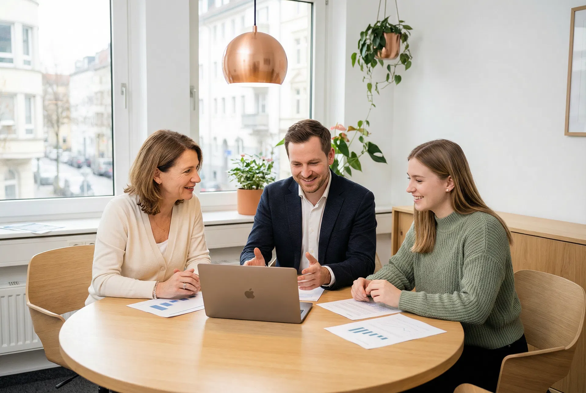Das Team von Hartmann & Berger bei der Zusammenarbeit