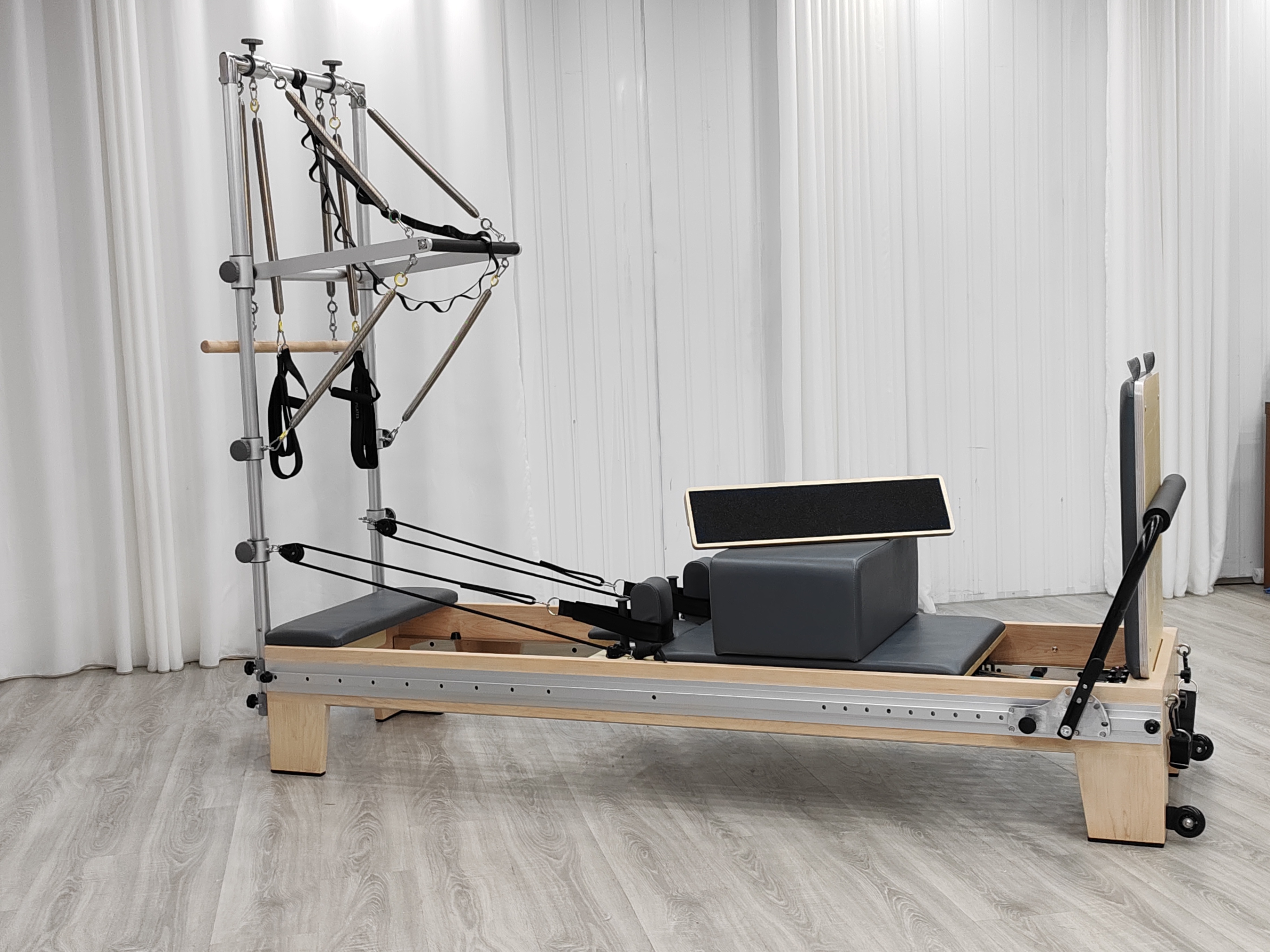 Top Full track reformer with tower (maple) - Image 1