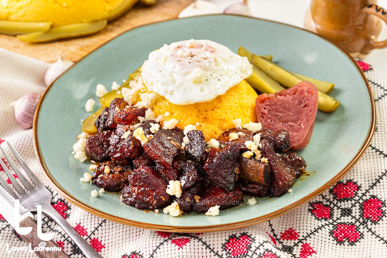 Estufado tipo Moldavo con polenta - Meniu zilei - Preparat românesc în Tenerife