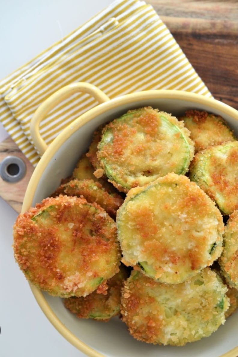 Calabacines empanados con huevo y salsa de ajo con tomates - Meniu zilei - Preparat românesc în Tenerife