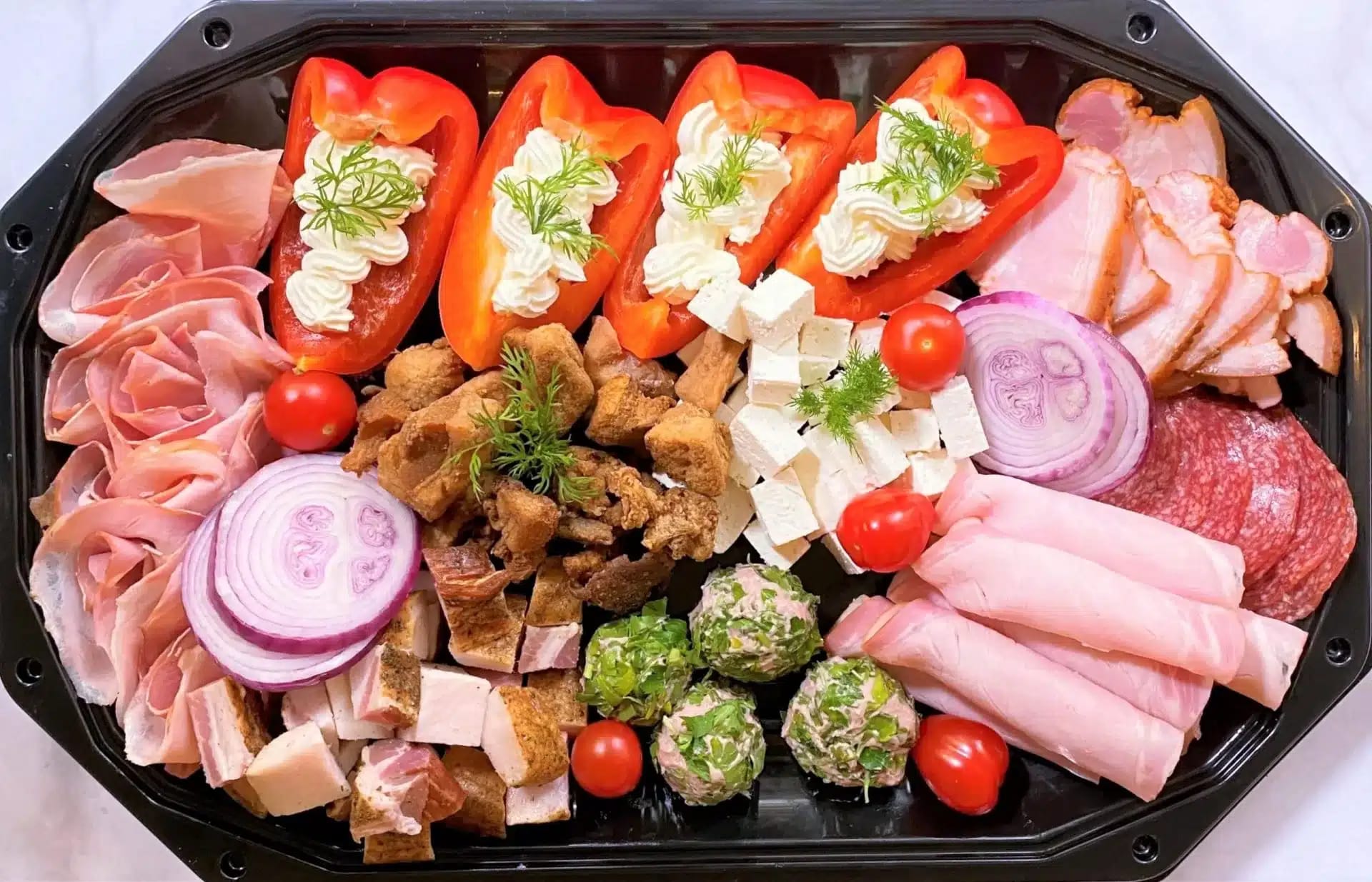 Plato Frío con 3 Tipos de Quesos, 8 Variedades de Embutidos y Verduras Frescas - Meniu zilei - Preparat românesc în Tenerife