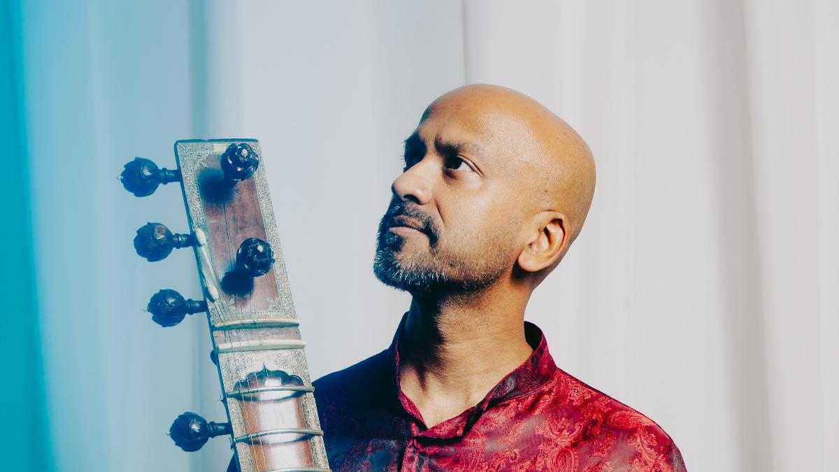 Hindol Deb performing on sitar