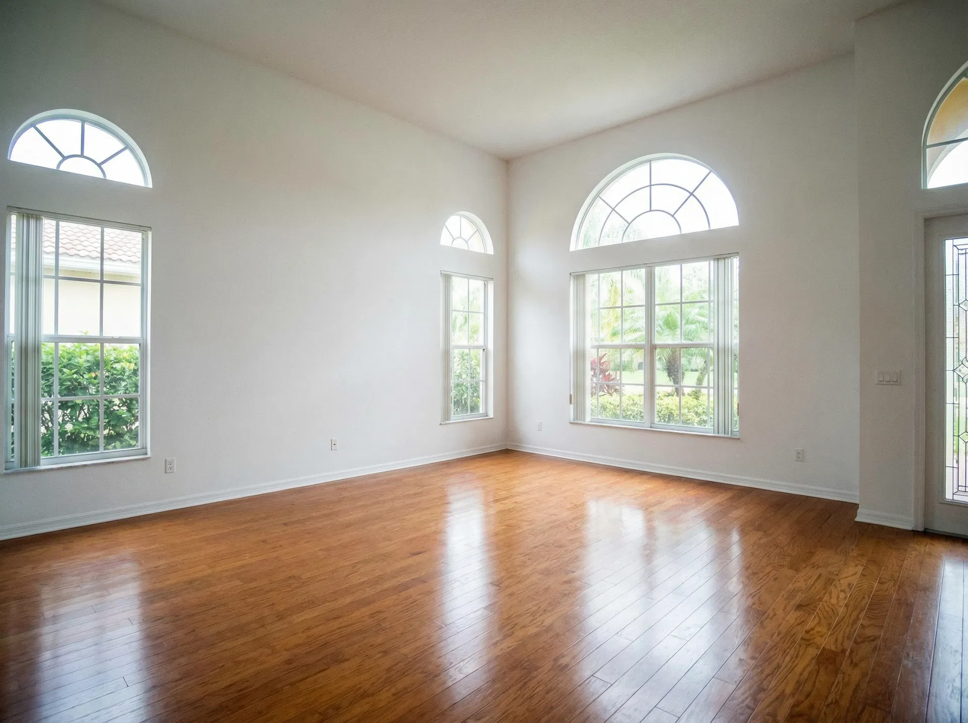 Empty unfurnished living room