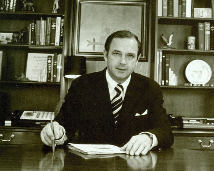 Alexander Butterfield, Nixon aide who disclosed Watergate tapes, dies aged 99