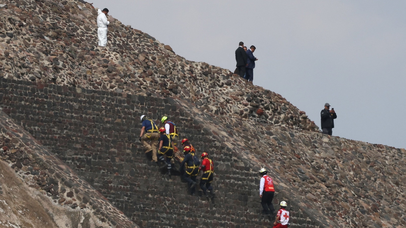 Gunman in Mexican tourist site shooting influenced by violent acts in US: Officials