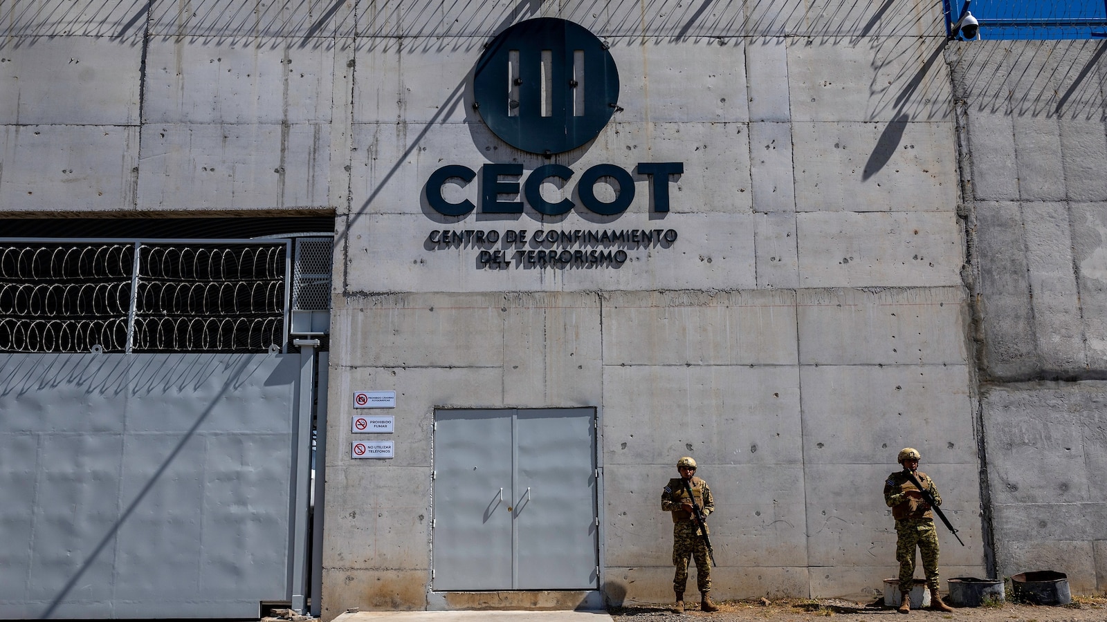 Appeals court halts contempt inquiry into removal of Venezuelans to El Salvador