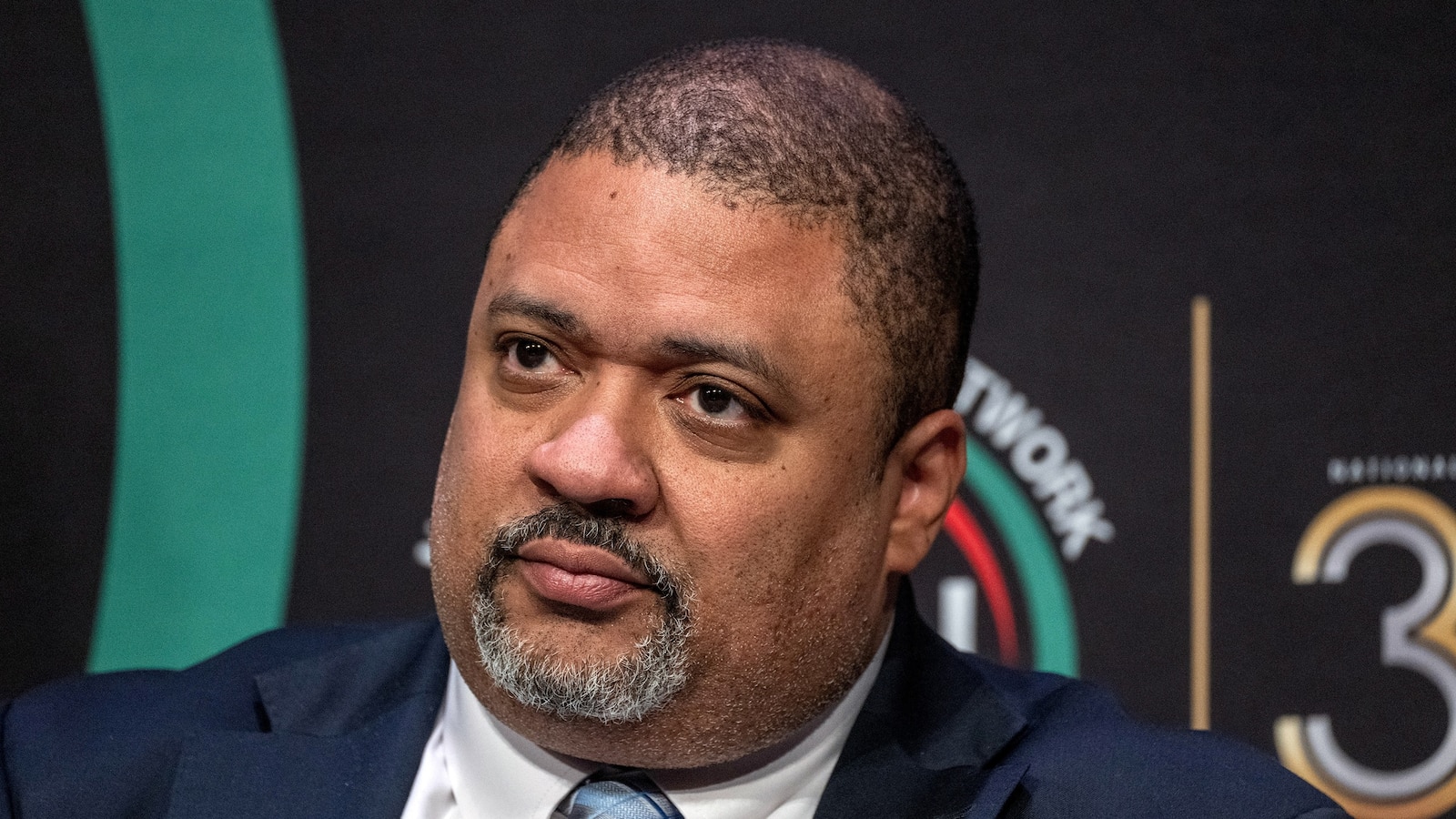 Facebook, WhatsApp should remove accounts that defraud users, Manhattan DA says