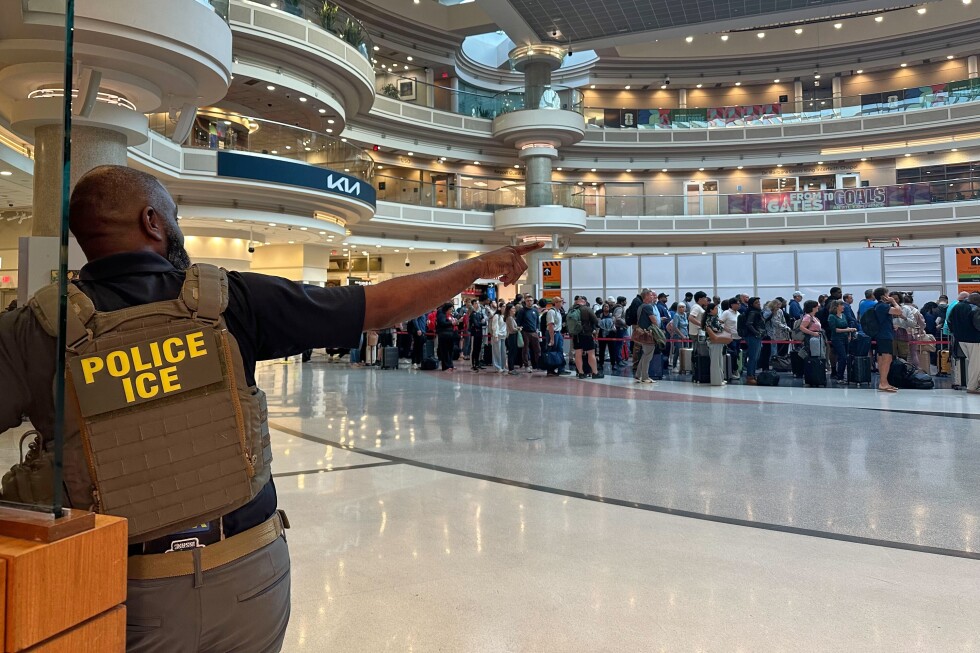 ICE officers go to TSA checkpoints at Trump's direction, while long wait times at airports persist - AP News