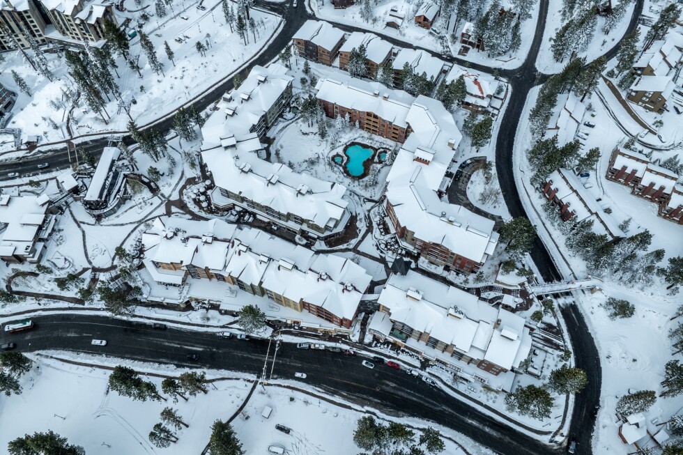 California ski resort extends its season after a major spring snowstorm - AP News