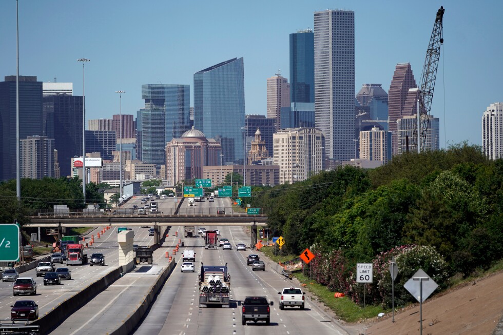 Growth rate slowed in US metro areas in 2025, with steepest drops along the southern border - AP News