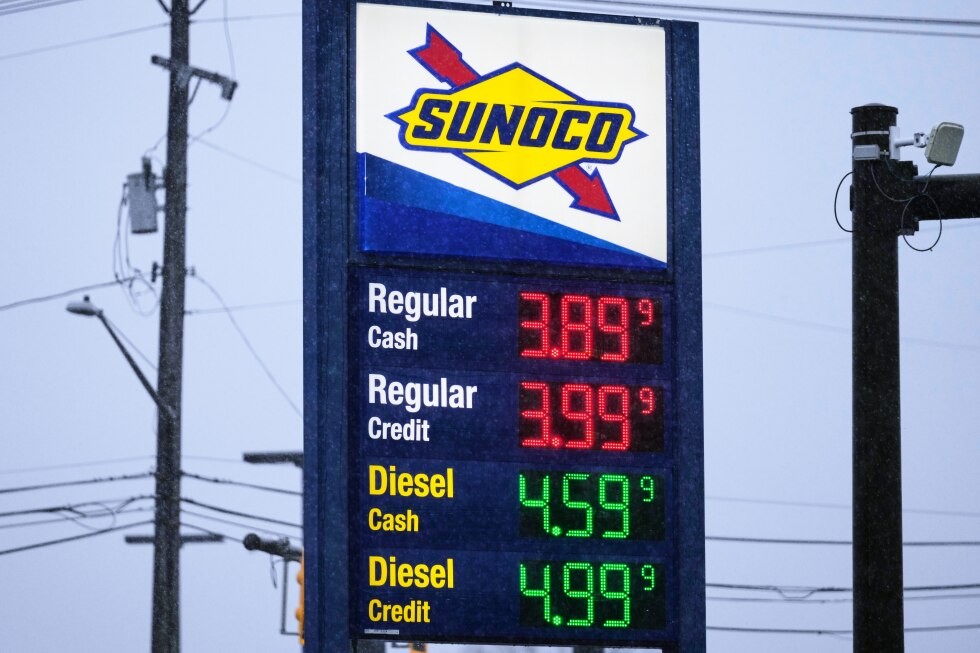 As fuel prices rise, US lawmakers push to suspend the federal gas tax - AP News