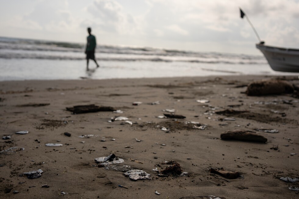 Environmental groups accuse Mexico of lying about origins of oil spill in the Gulf - AP News