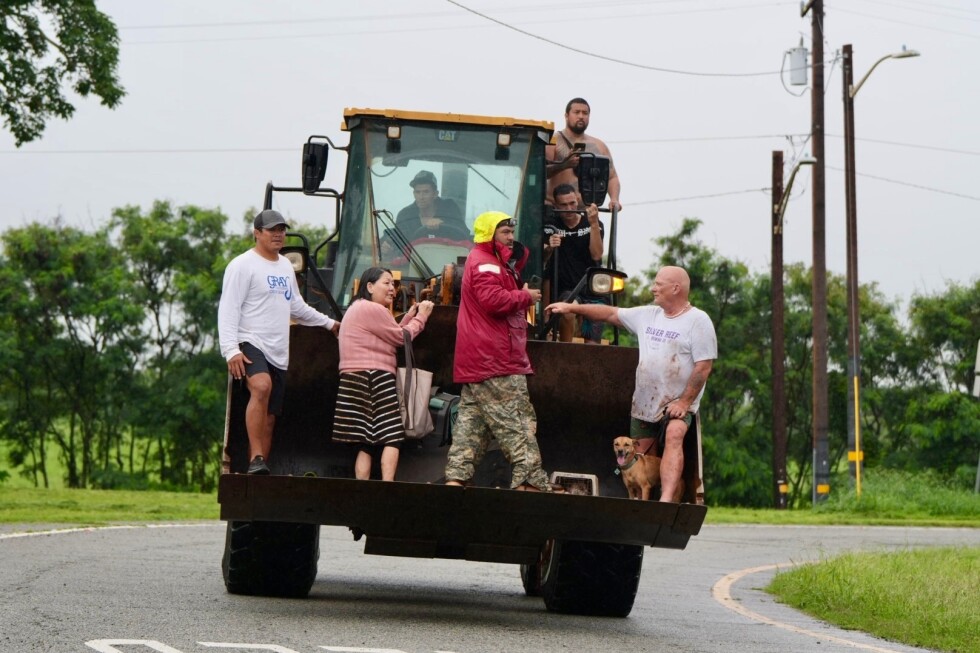 Flying blind: Honolulu officials held off evacuations as North Shore flooded - AP News