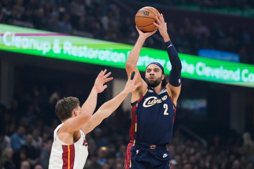 Max Strus makes eight 3s scores 29, Jarrett Allen returns as Cavs roll to 149-128 win over Heat - AP News