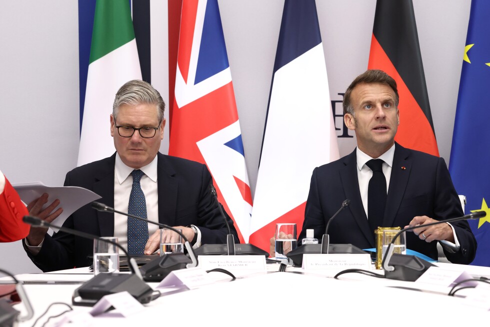 Macron and Starmer welcome Hormuz reopening and push for permanent navigation security - AP News