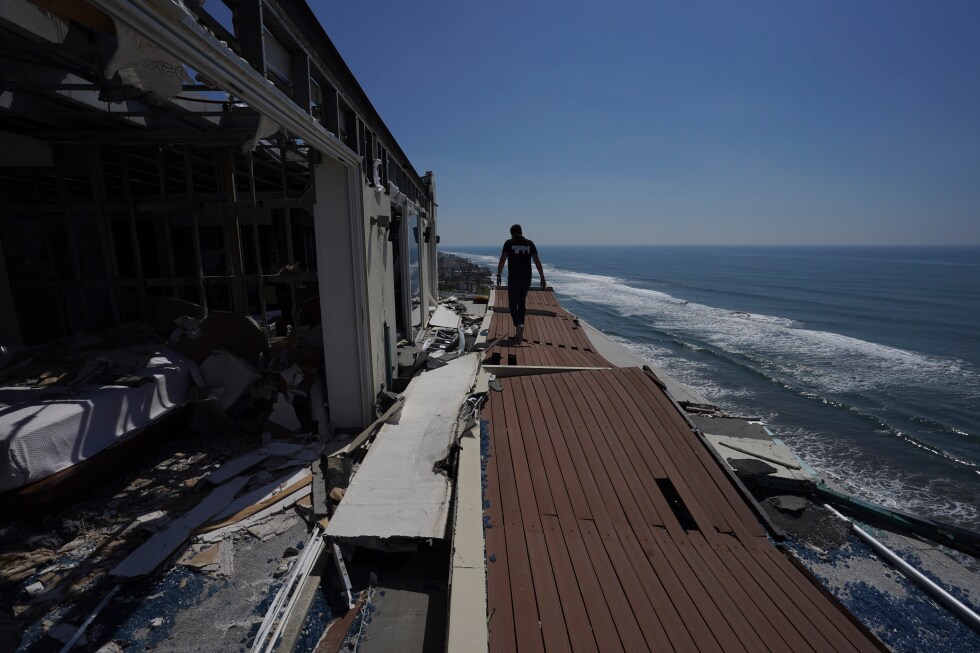 Worsening ocean heat waves are ‘supercharging’ hurricane damage, study finds - AP News
