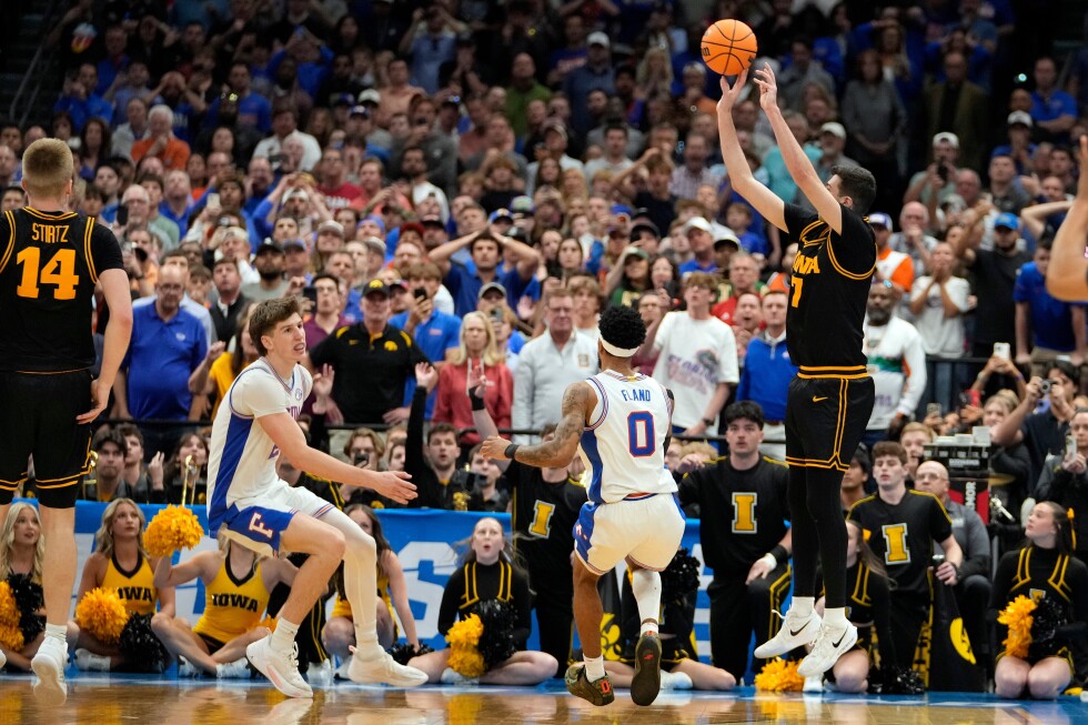 Iowa beats No. 1 seed and defending champ Florida in March Madness on Folgueiras' 3 in final seconds - AP News