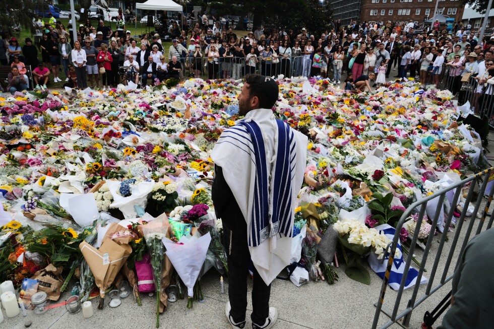 Antisemitic attacks in 2025 led to highest number of fatalities in 30 years, study finds - AP News