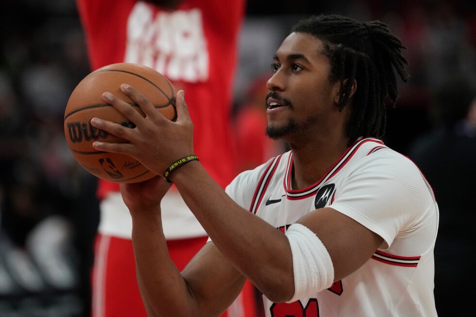 Bulls waive guard Jaden Ivey after anti-LGBTQ comments, remarks about religion on Instagram - AP News