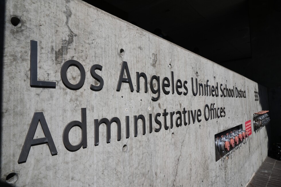 Los Angeles schools avoid a strike as a last-minute deal is reached with staff - AP News