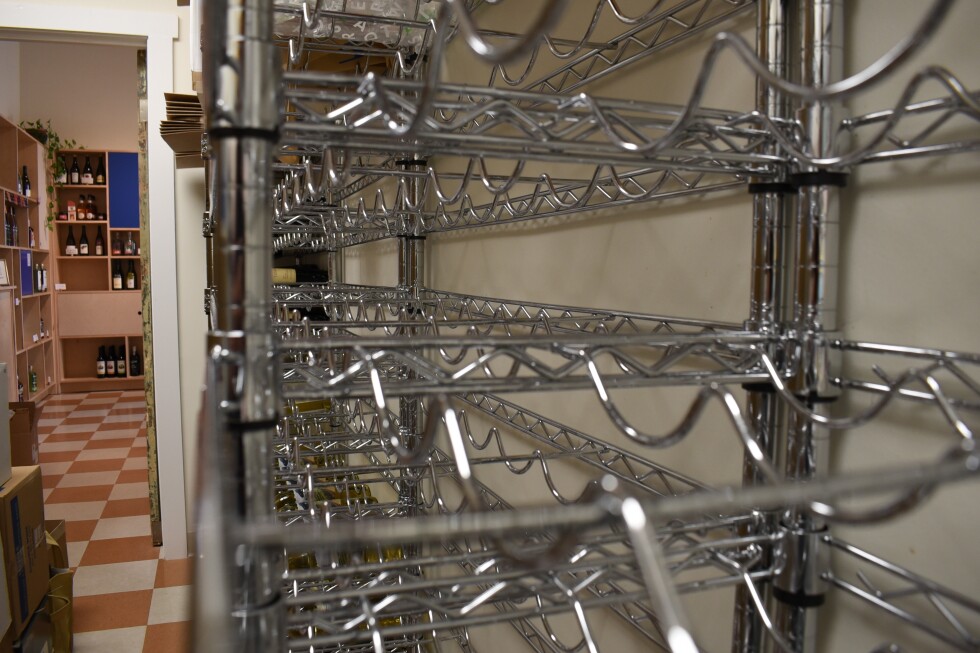 Backlog in liquor, wine deliveries frustrates retailers in Mississippi - AP News