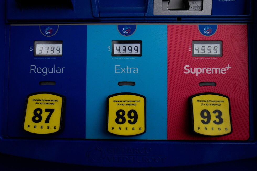 Oil jumps to $100 per barrel and stocks sink worldwide with no clear end in sight for the Iran war - AP News