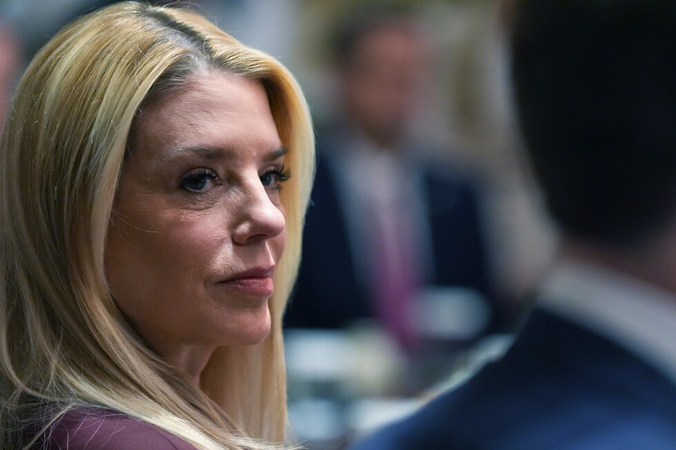 A look at how the Epstein files dogged Pam Bondi’s time as attorney general - AP News