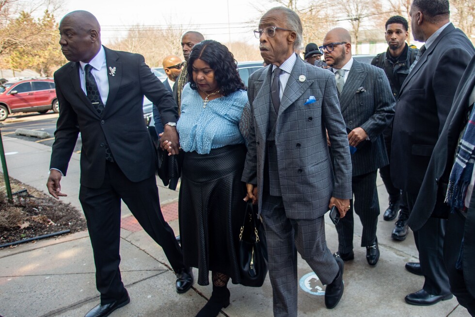 Officer fired after fatally shooting man in mental health crisis — as others tried to de-escalate - AP News