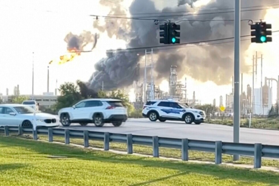 Large oil refinery explosion near Texas coast forces residents to shelter in place - AP News