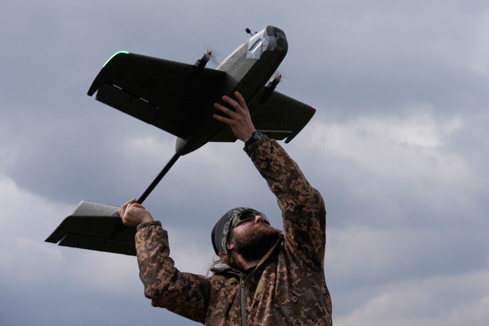 Ukrainians chide German defense boss for jibes about ‘Lego’ drones made by ‘housewives’ - AP News