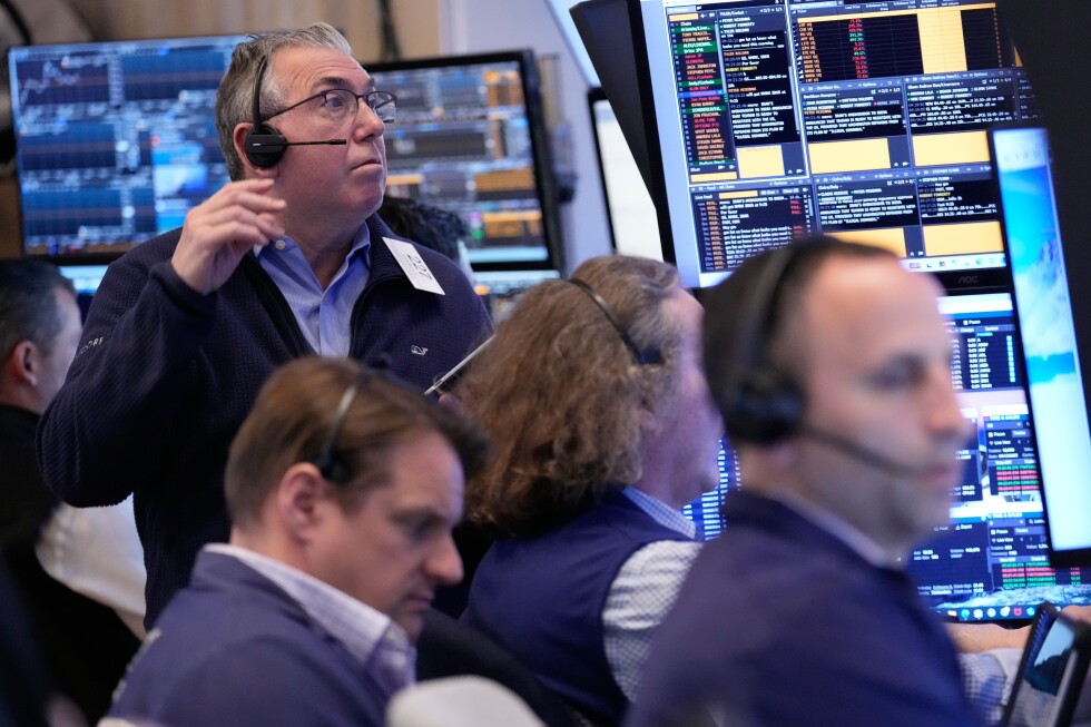 World shares mostly higher after Wall Street hits record and oil rises - AP News