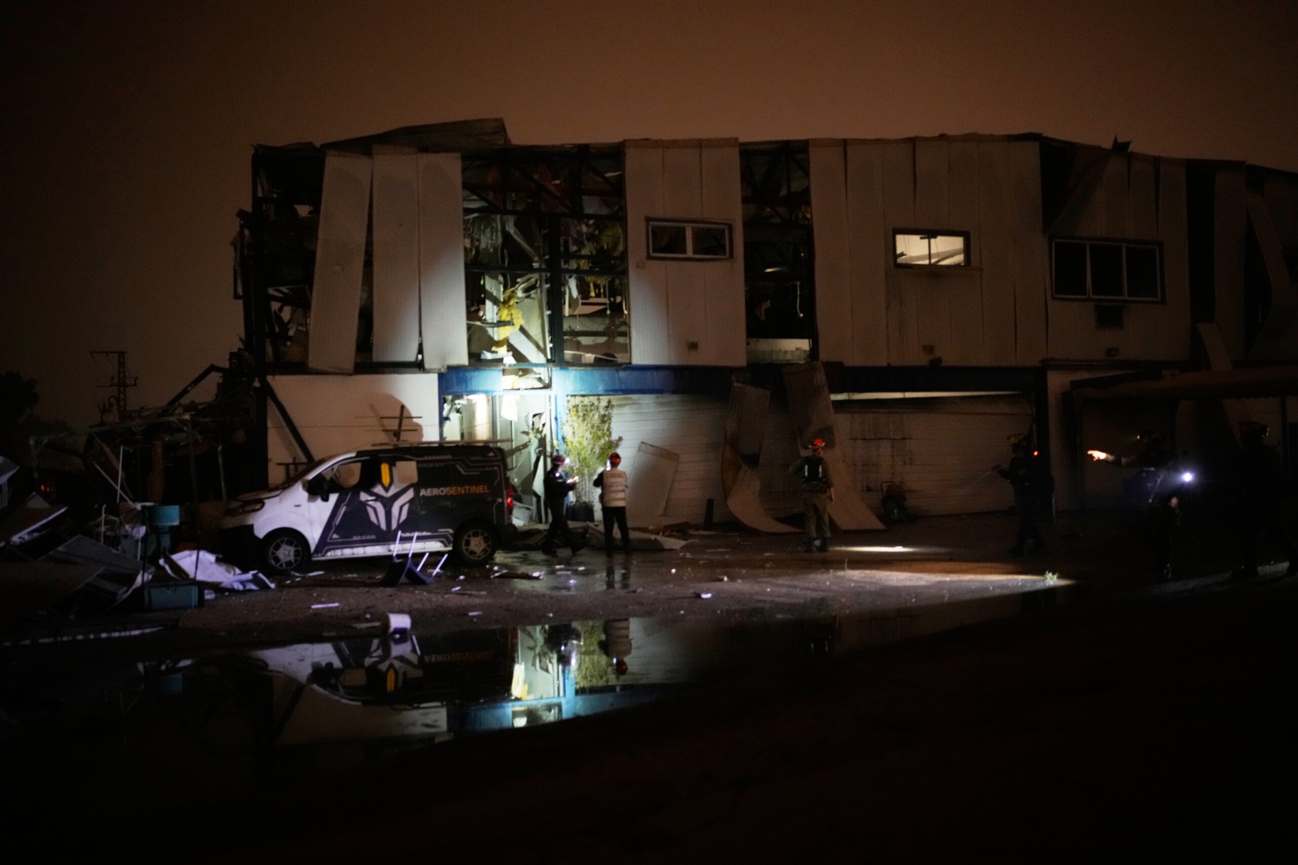 2 US aircraft shot down as war in Iran escalates. At least 1 crew member is missing - WTOP