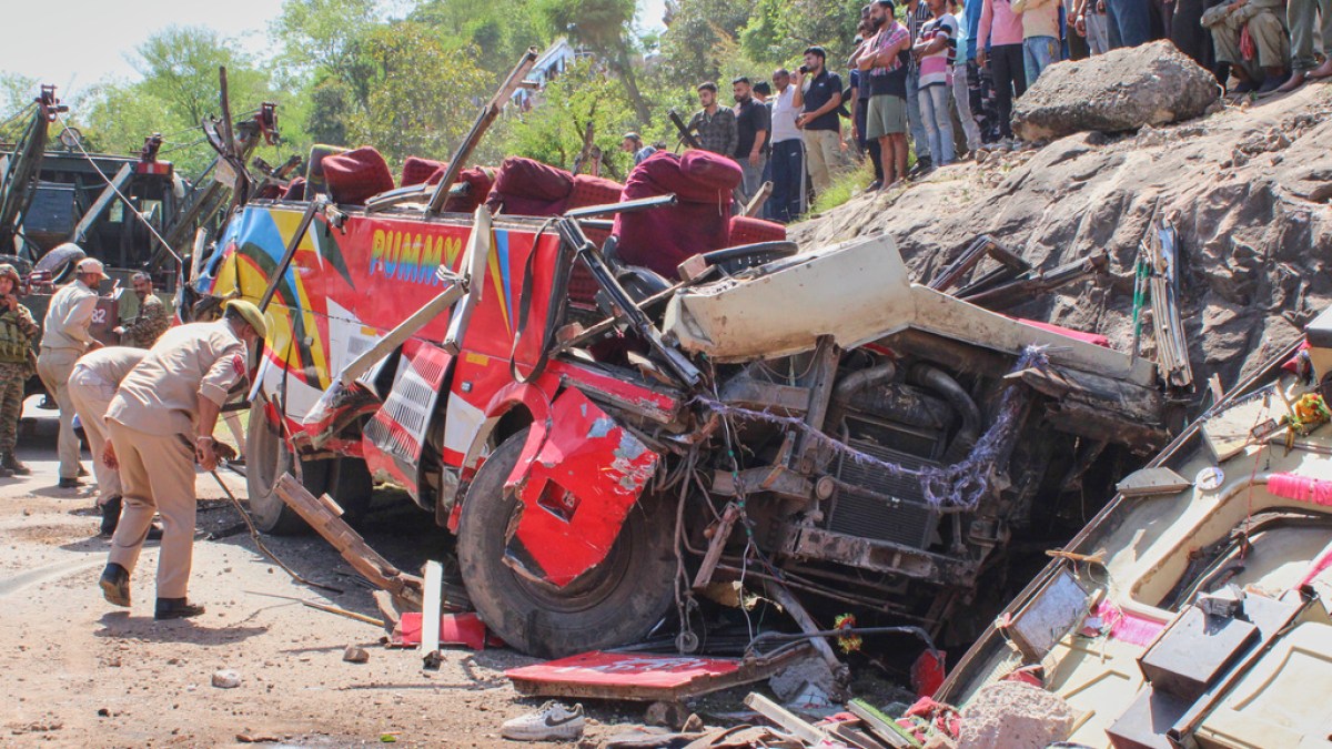 At least 21 killed as bus crashes into Kashmir gorge