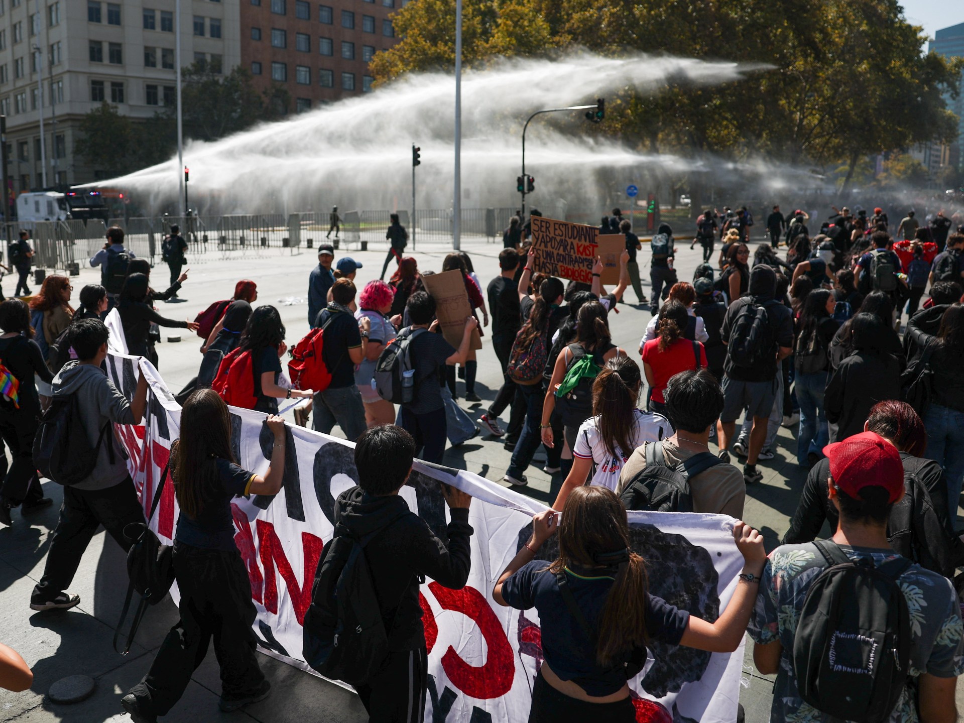Police fire water cannons at Chile student protest