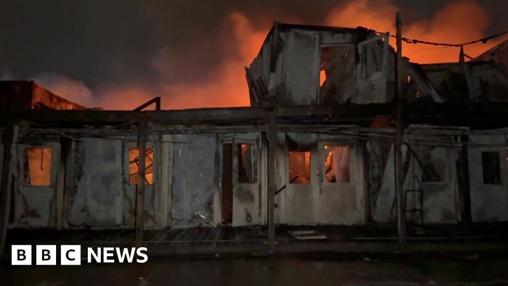 Afghanistan accuses Pakistan of killing hundreds in hospital attack